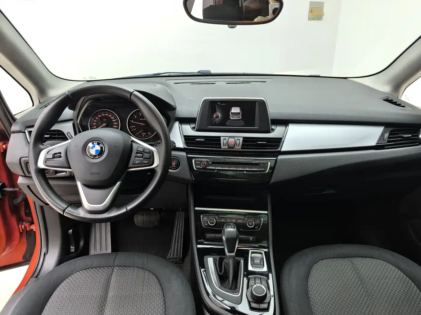 BMW 2 Series Touring 2016 218i Leading фото 10