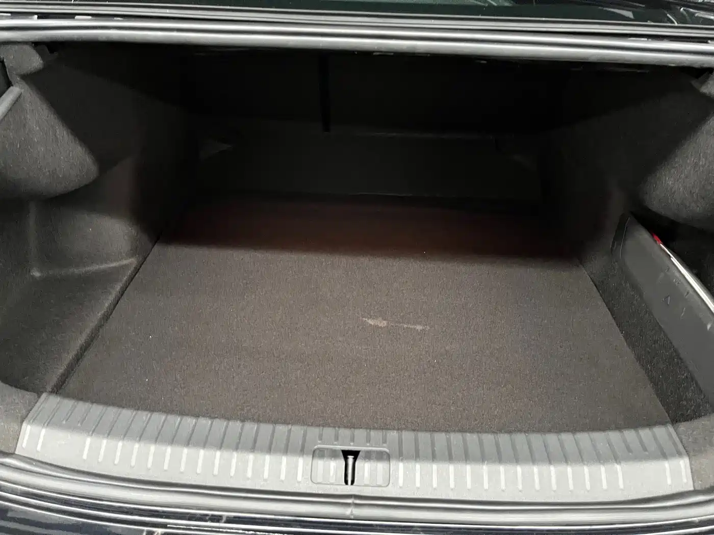 Volkswagen Passat 2025 Outstanding 380TSI Starlight Dragon Soaring Edition фото 15