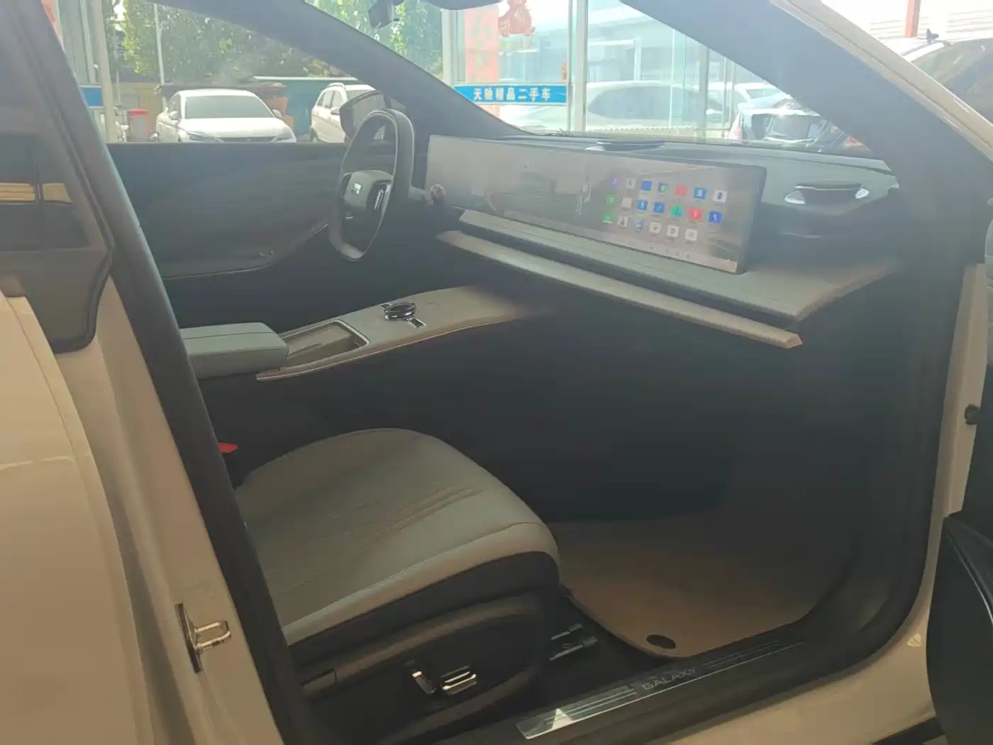 Geely Galaxy Galaxy E8 2024 Model 550km RWD Soaring Dragon Edition фото 6