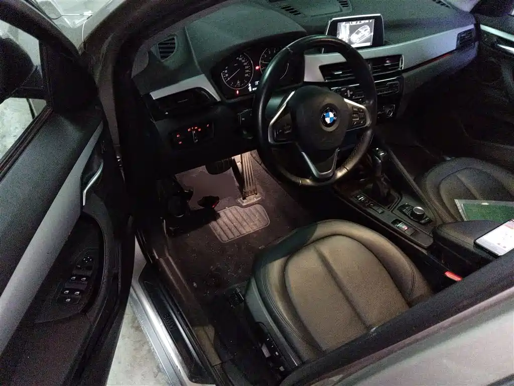 BMW X1 2016 sDrive18Li Premium Model фото 16