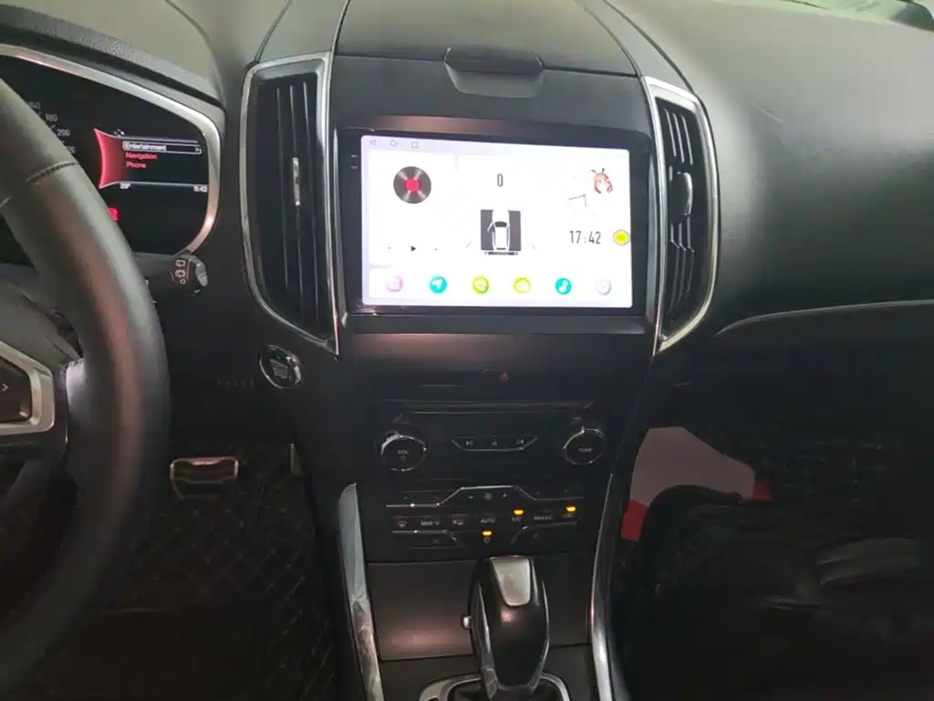 Photo 13 - Ford Edge