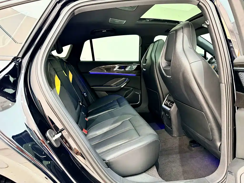 Hongqi H6 2024 2023 2.0T Premium Edition