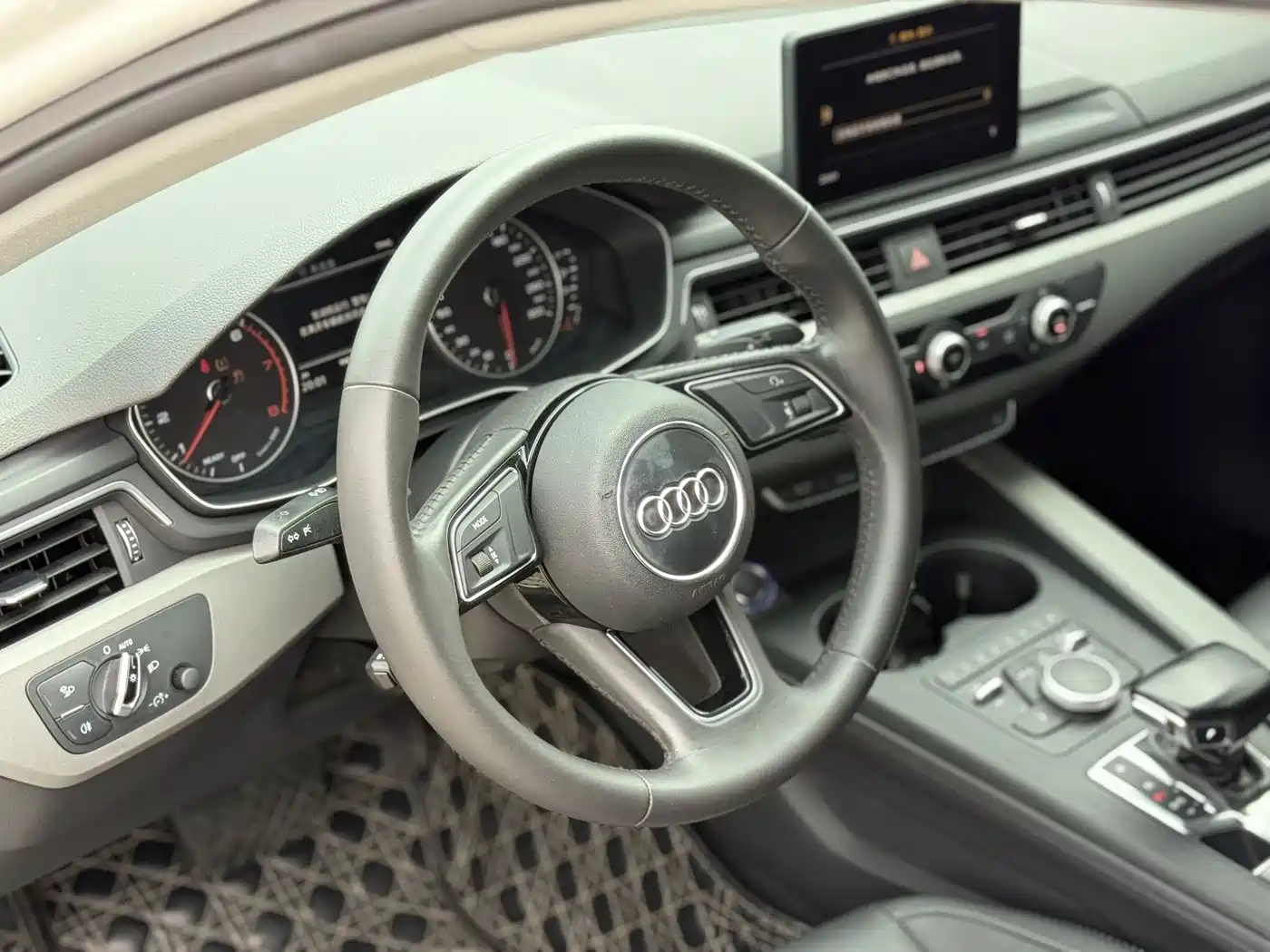 Audi A4L 2017 Plus 40 TFSI Progressive фото 8