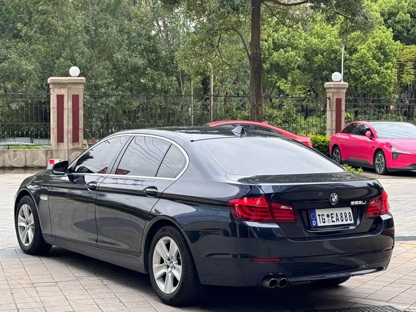 BMW 5 Series 2011 528Li Luxury фото 4
