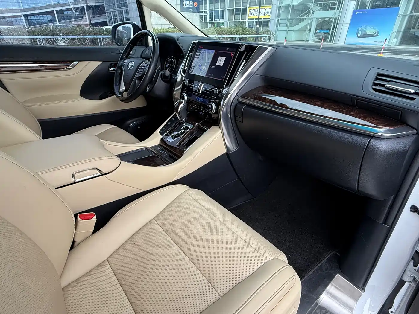 Toyota Alphard 2021 Hybrid 2.5L Luxury фото 14