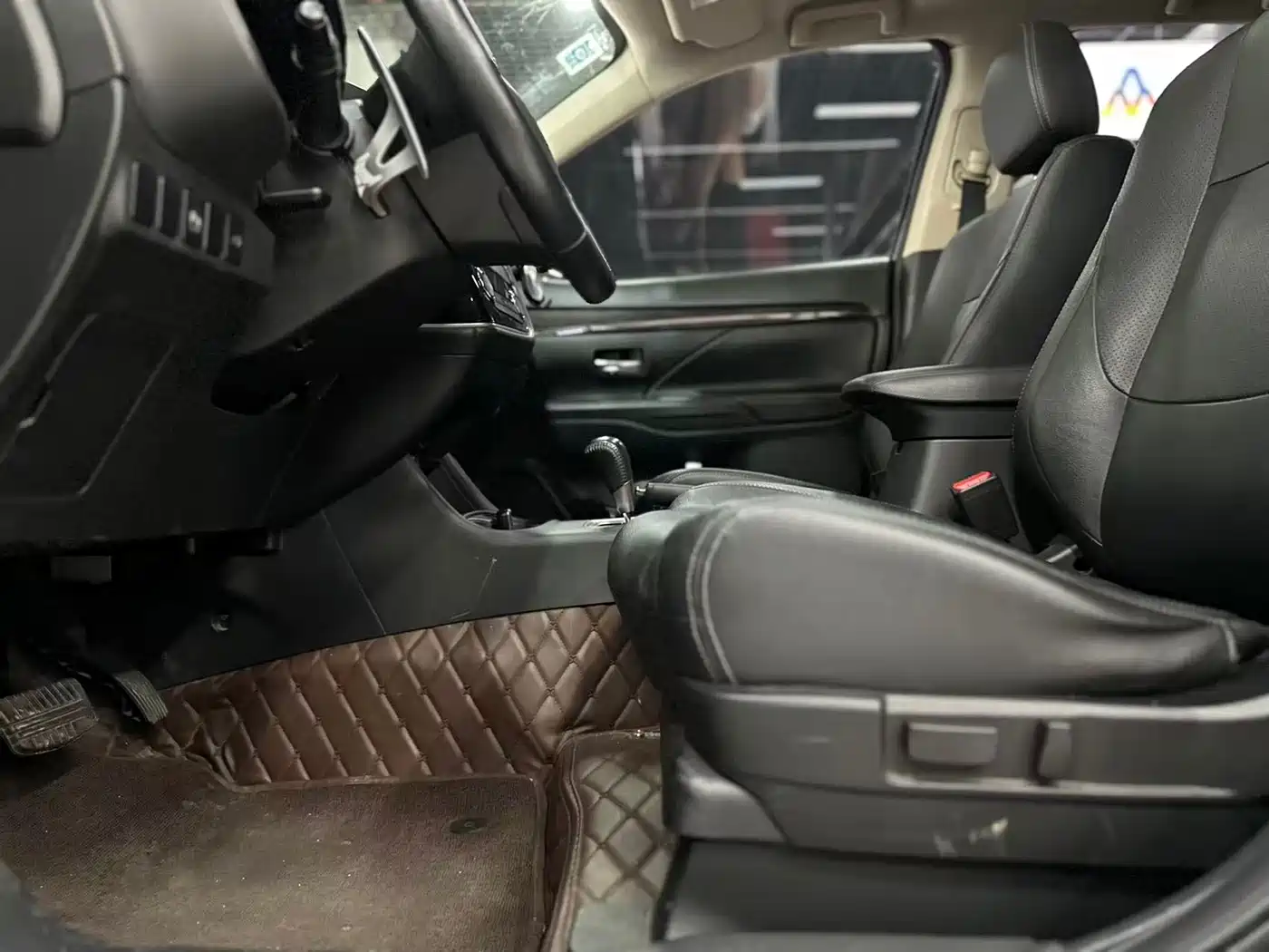 Mitsubishi Outlander 2016 2.4L 4WD Luxury Edition 7-seater фото 15