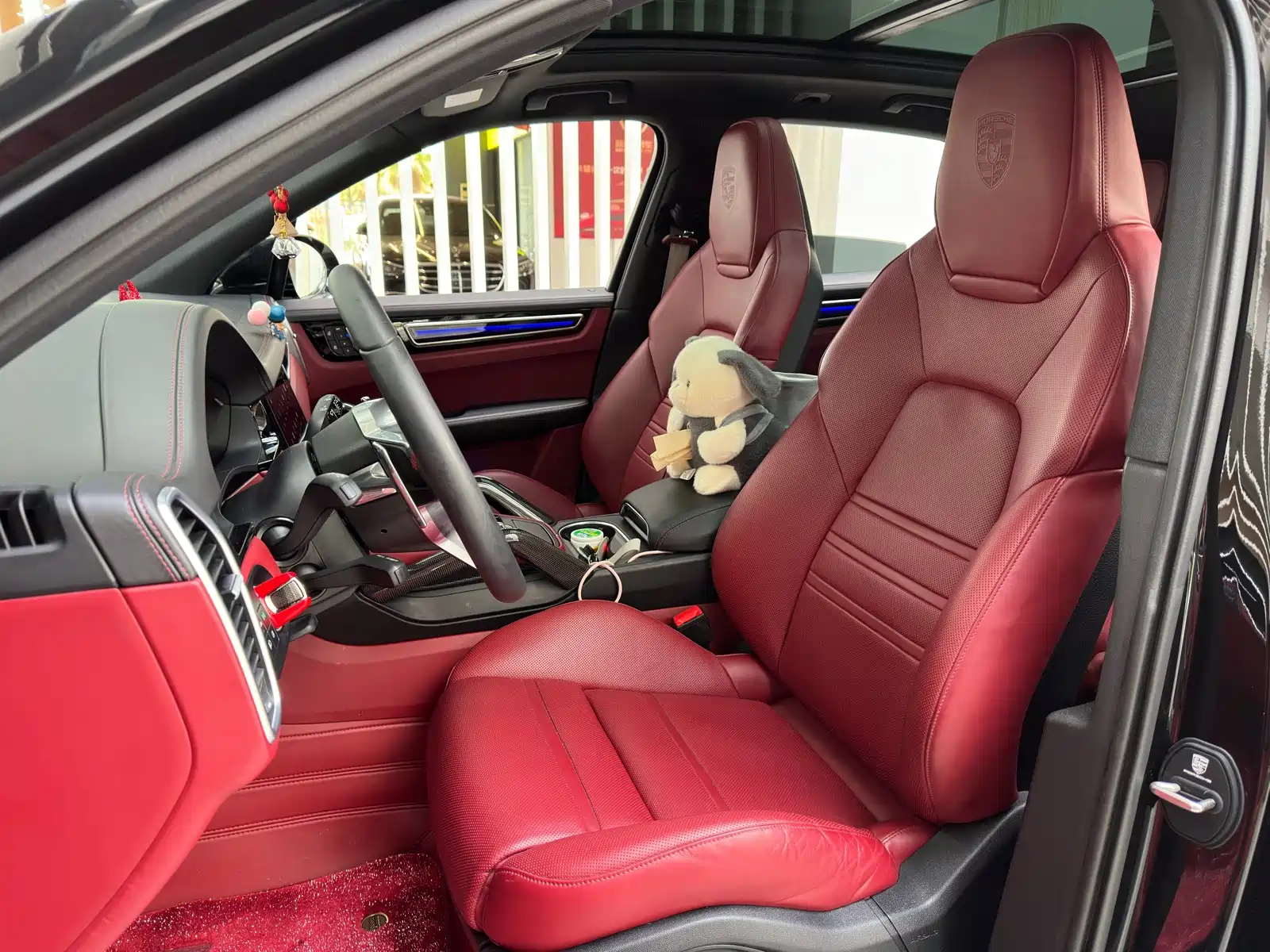 Photo 8 - Porsche Cayenne