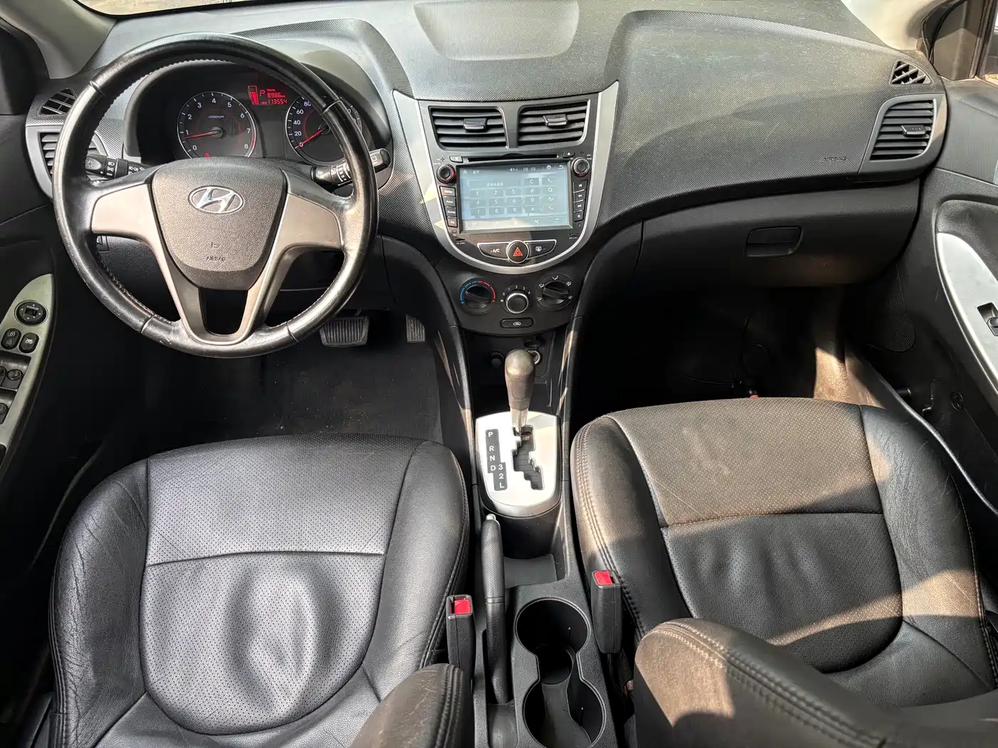Hyundai Reina 2014 Model 1.4L Automatic GLX фото 11