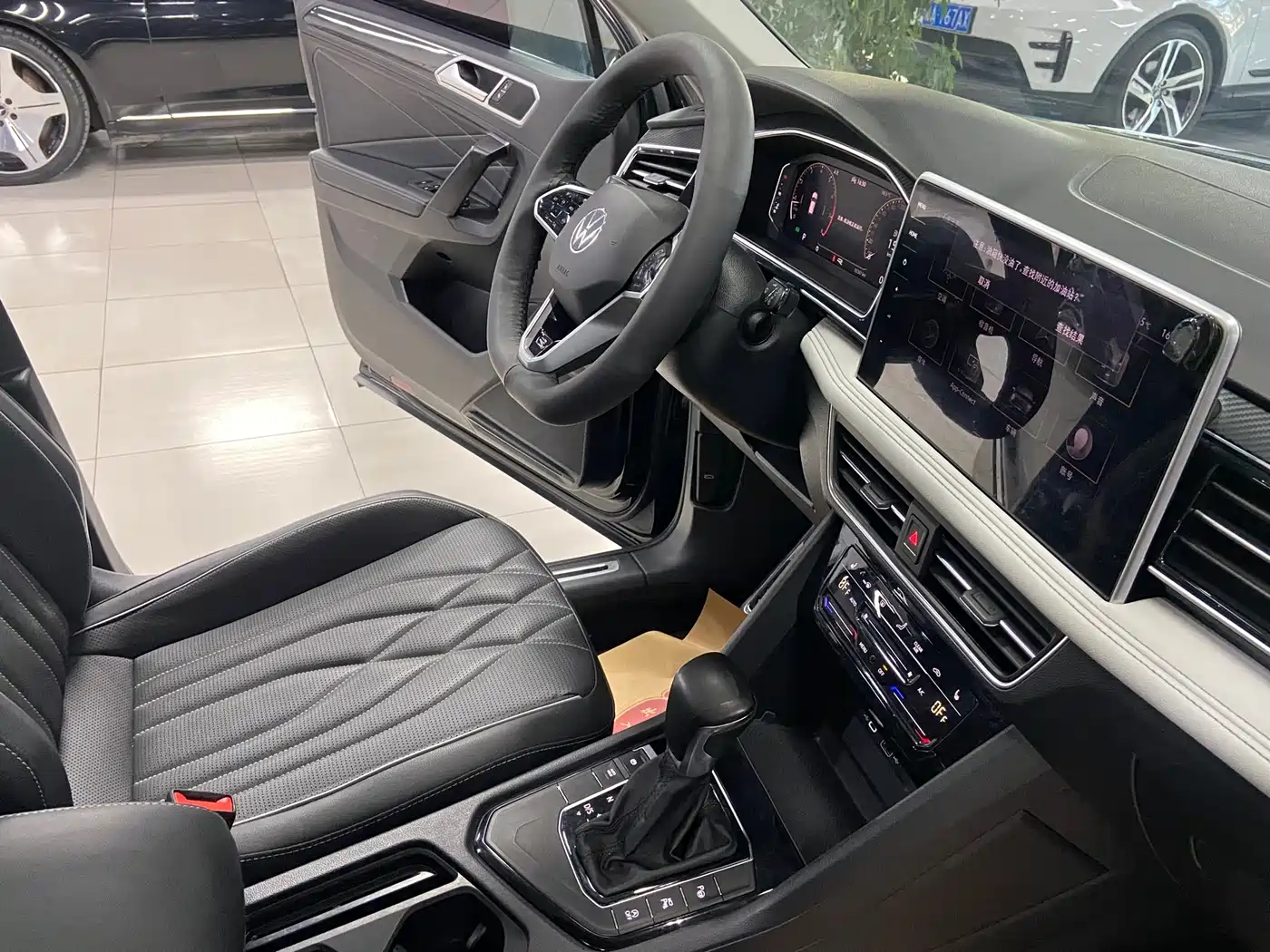 Volkswagen Tiguan L 2022 330TSI Auto 2WD R-Line Premium Edition фото 20