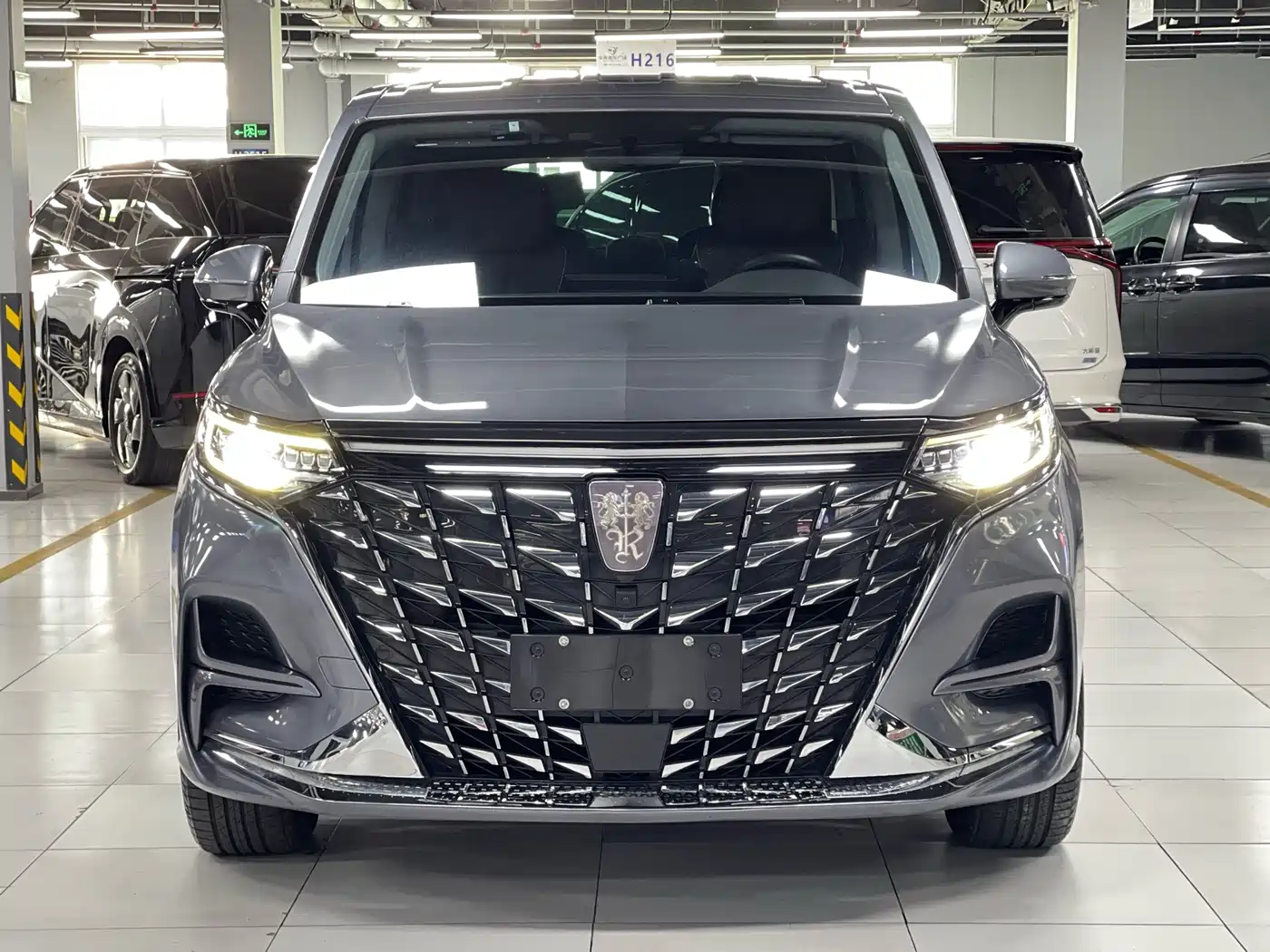Roewe iMAX8 EV 2023 2022 Silver Edition