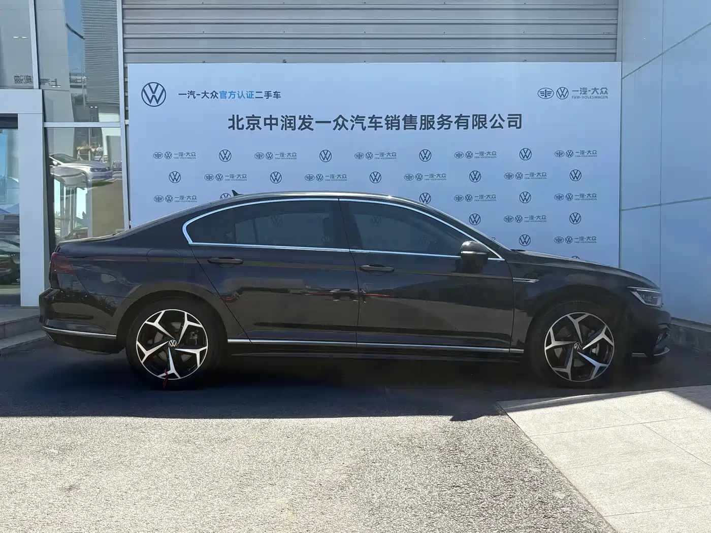 Volkswagen Magotan 2023 Model 2 Million Commemorative Edition 330TSI DSG Luxury фото 9