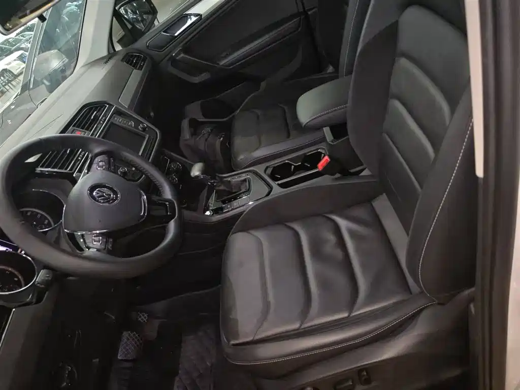 Volkswagen Tiguan L 2018 330TSI Automatic 2WD Comfort Edition фото 15