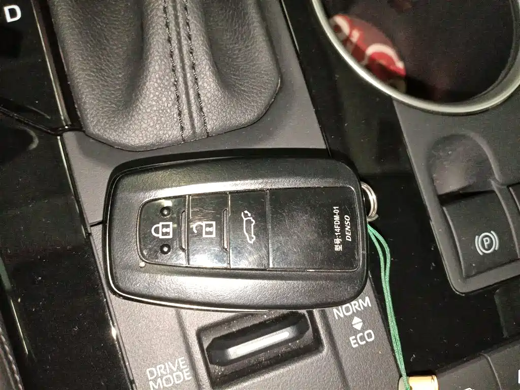 Toyota Highlander 2023 2.5L Smart Hybrid Dual Engine FWD Premium 7-Seater фото 17