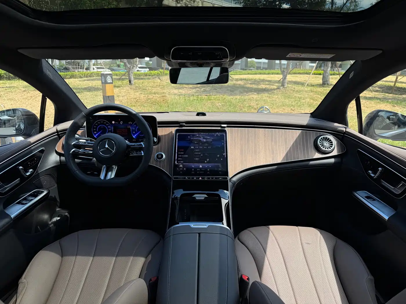 Mercedes-Benz EQE 2025 2025 Model 500 4MATIC Luxury Edition