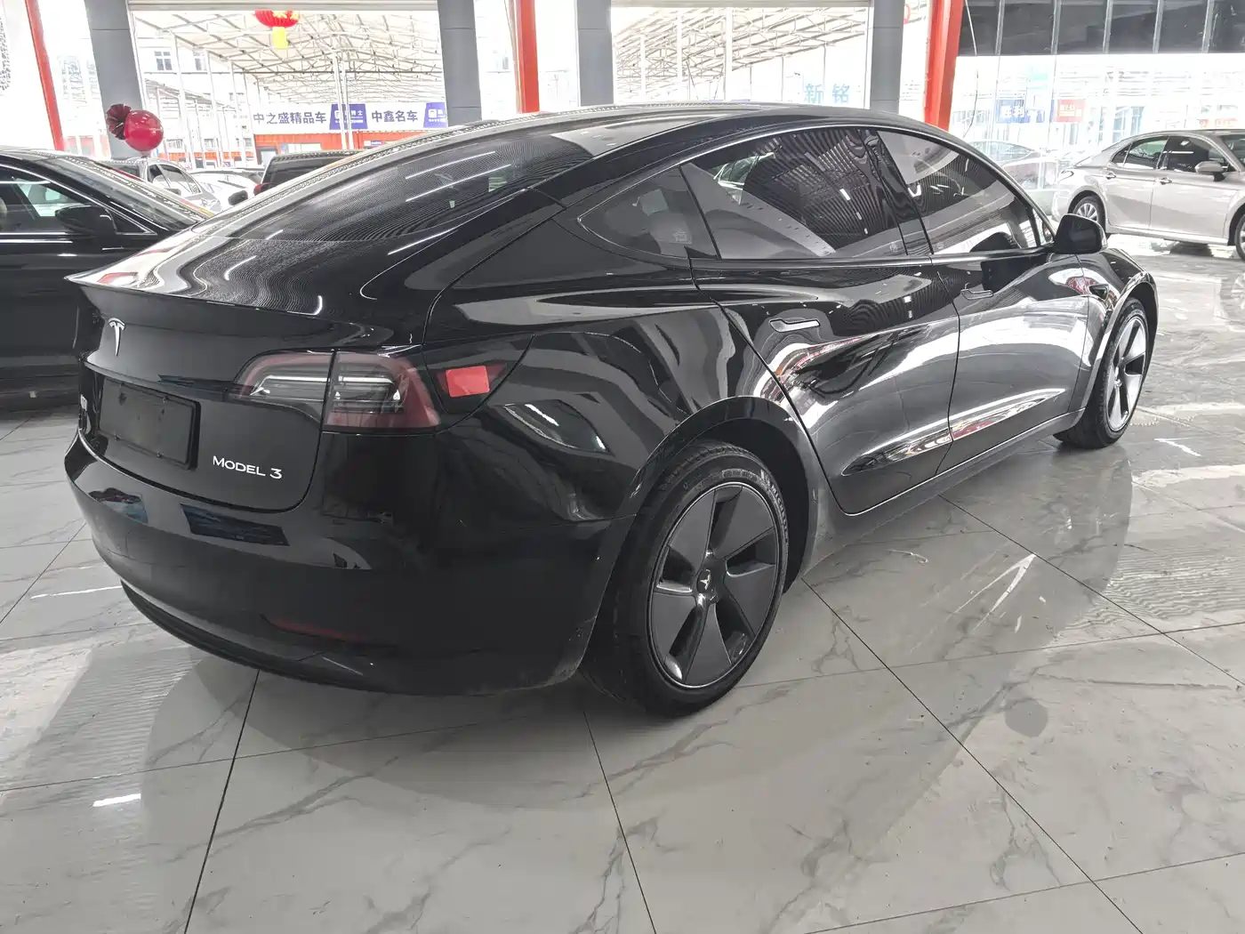 TESLA MODEL 3