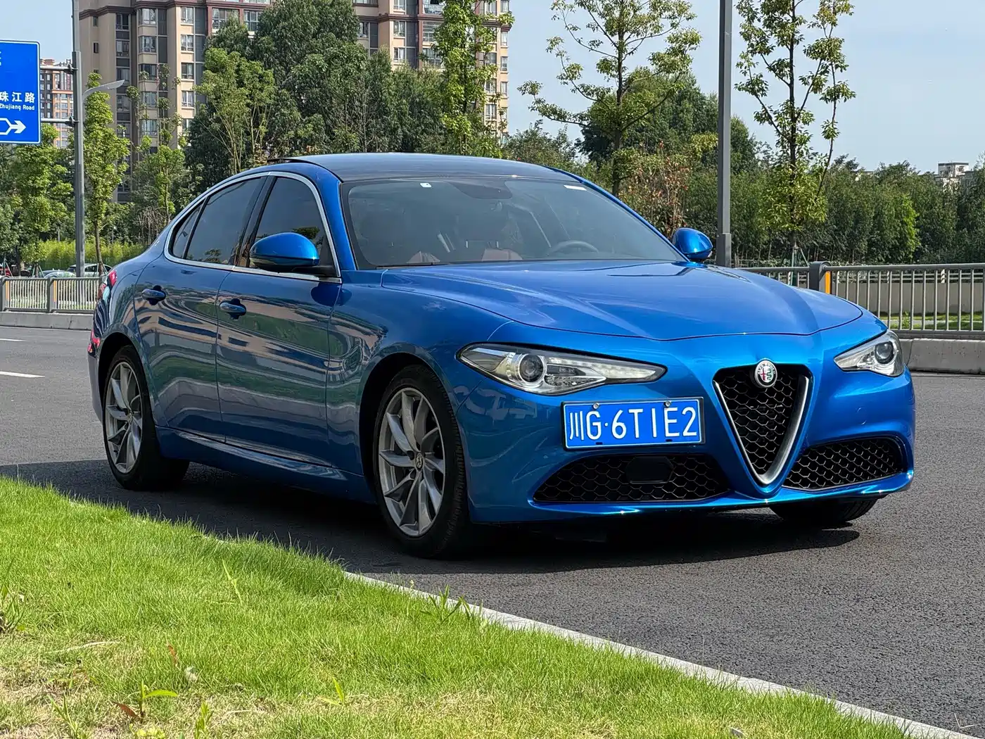 Alfa Romeo Giulia 2019 2017 2.0T 200HP Luxury Edition