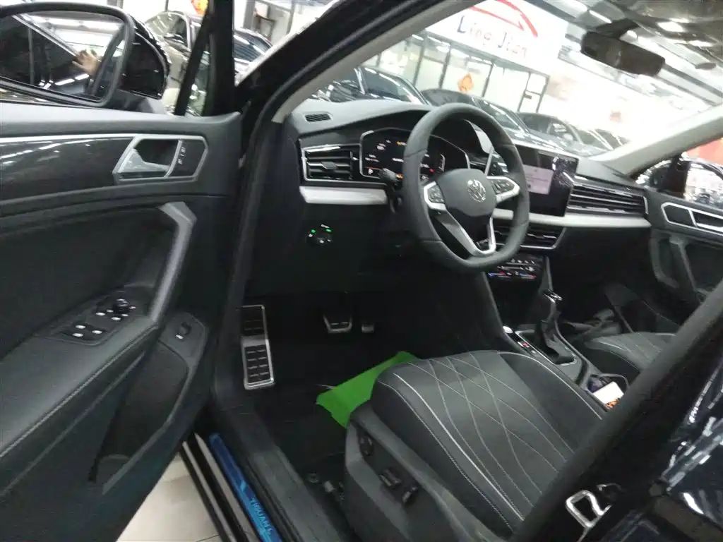 Volkswagen Tiguan L 2025 330TSI Automatic 2WD R-Line Dragon Glory Edition фото 12