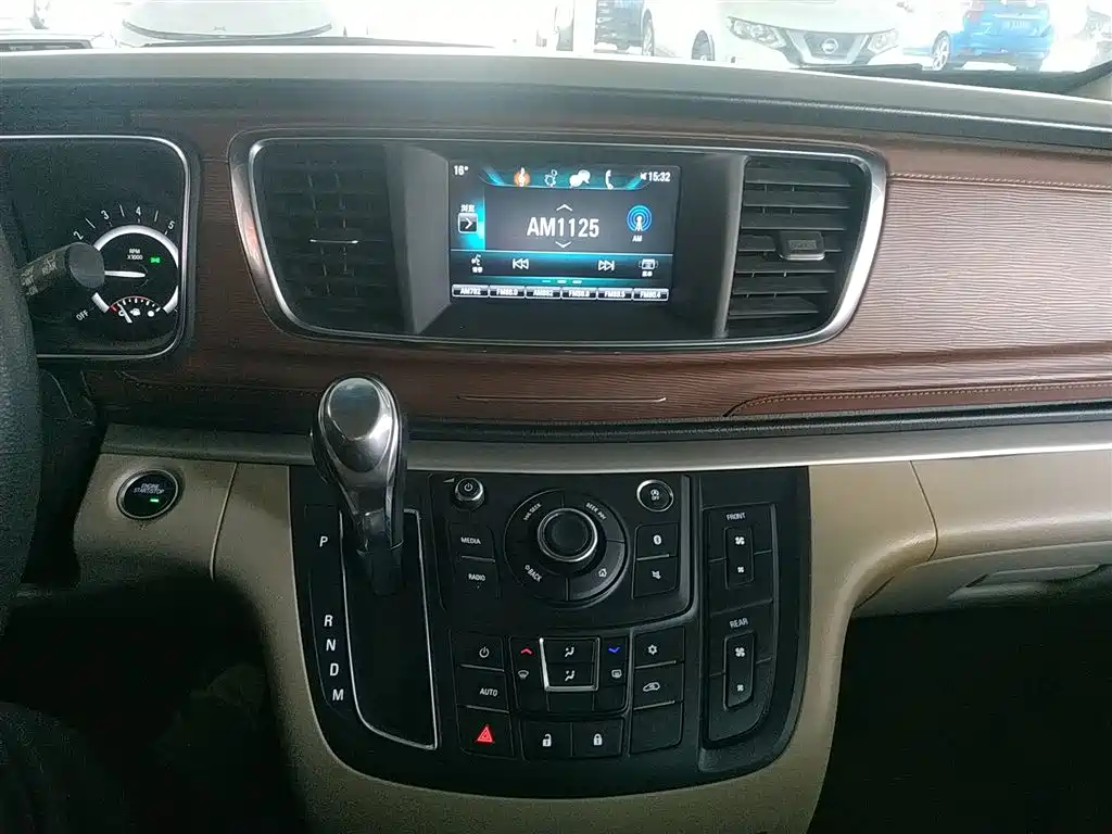 Buick GL8 2018 28T Comfort China VI фото 9
