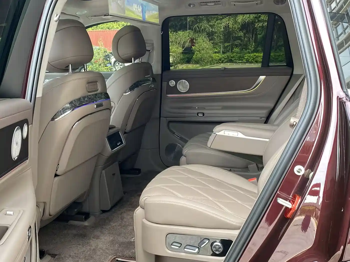 AITO Wenjie AITO M9 2025 Extended Range Ultra 52kWh 6-Seater фото 6