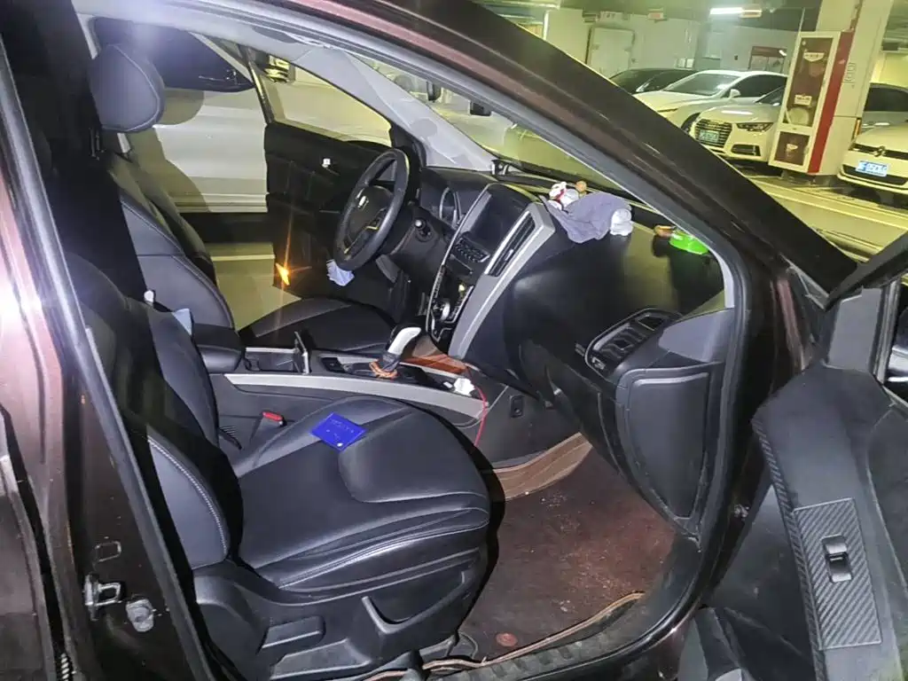 Luxgen U6 SUV 2015 2015 1.8T Fashion Edition