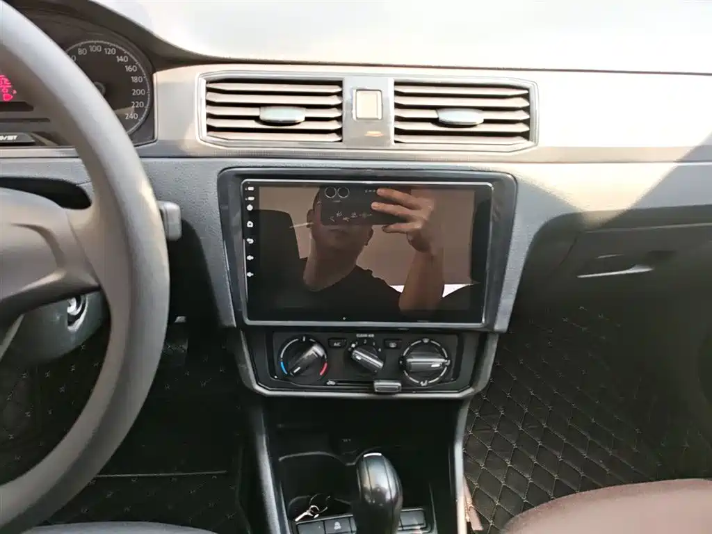 VOLKSWAGEN SANTANA