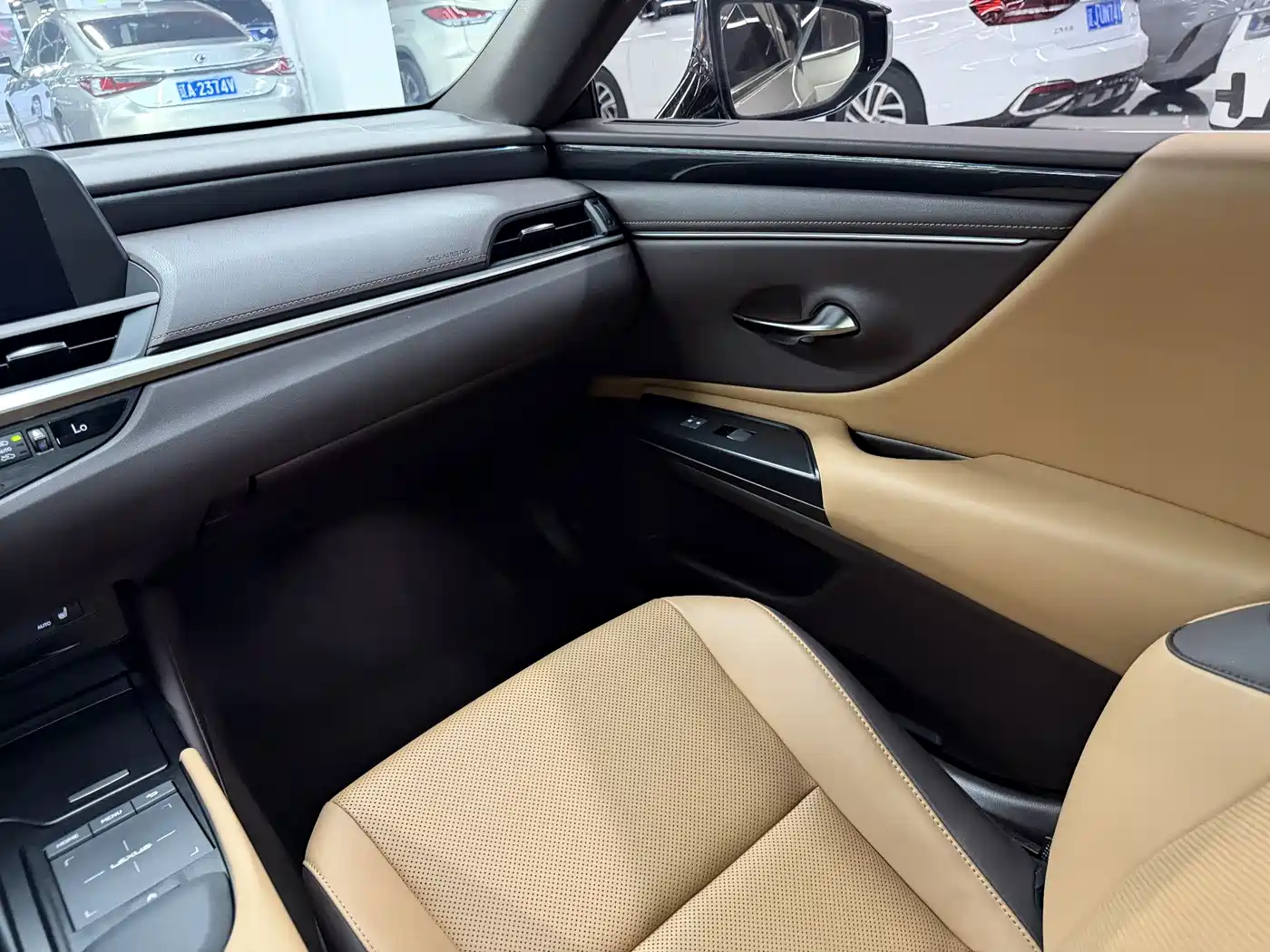 Lexus ES 2020 200 Excellence фото 11