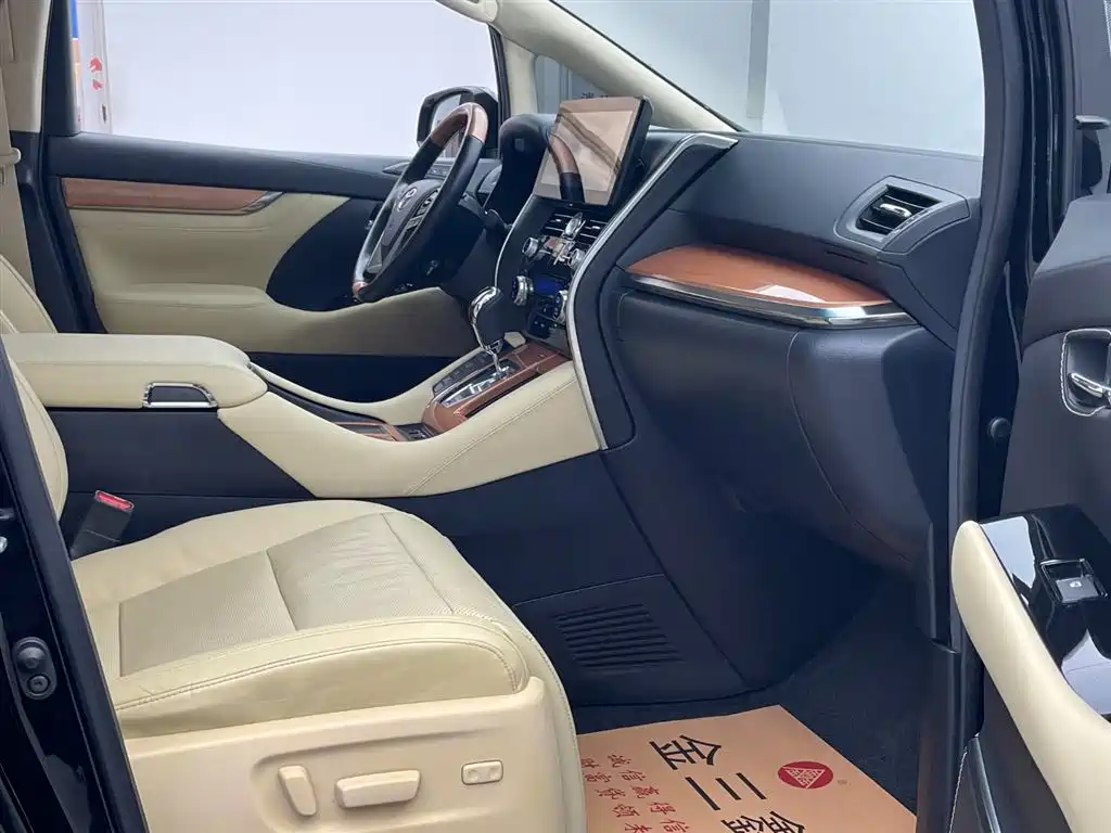 Toyota Alphard 2020 Hybrid 2.5L Luxury Edition фото 31