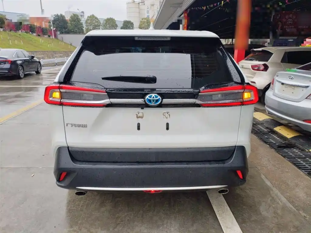 Toyota Wildlander 2022 Hybrid 2.5L E-CVT FWD Premium Edition фото 4