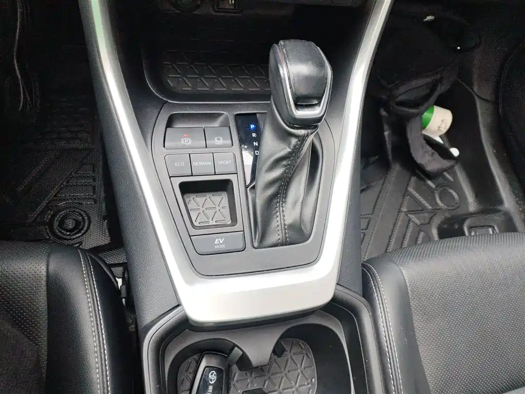 Toyota Wildlander 2022 Hybrid 2.5L E-CVT FWD Premium Edition фото 11