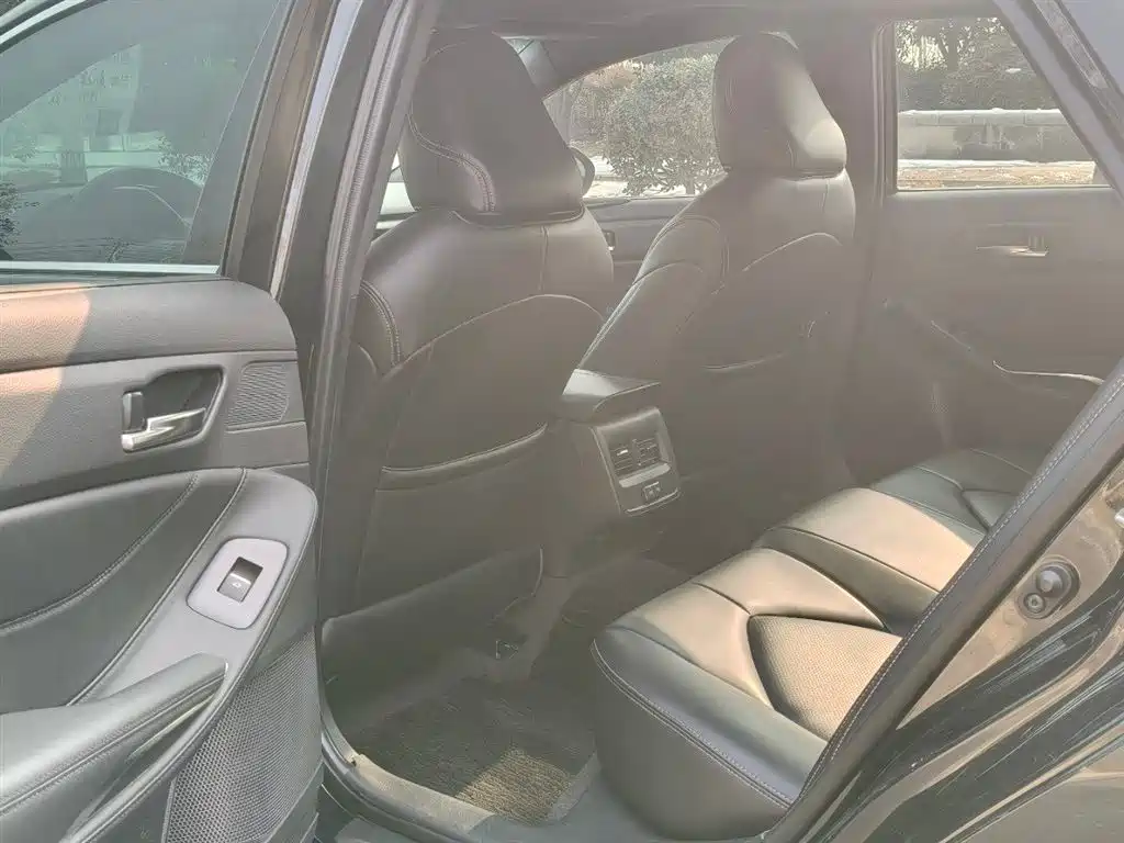 Toyota Avalon 2022 2.0L Progressive Edition фото 7