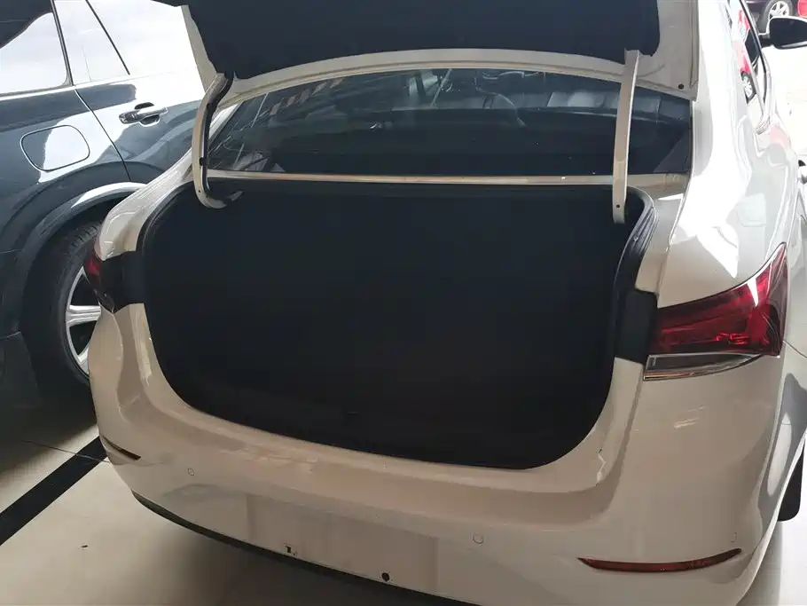 Buick Excelle 2019 18T Auto Connected Elite China VI фото 4