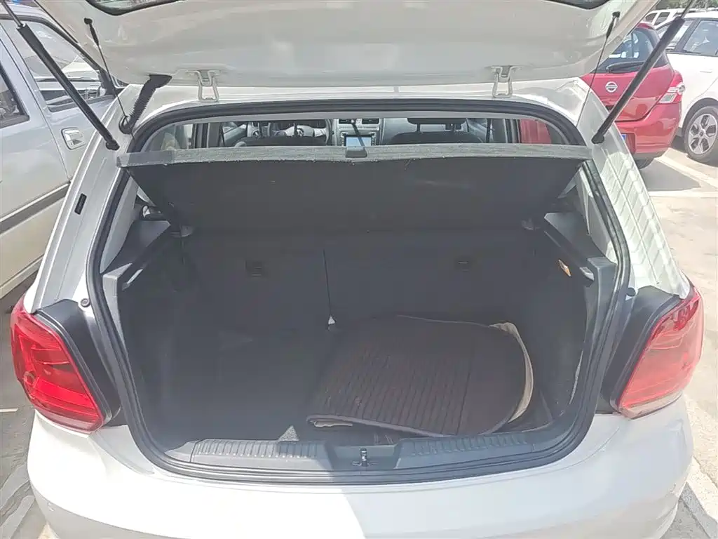 Volkswagen Polo 2014 1.4L Automatic Comfort Edition фото 15