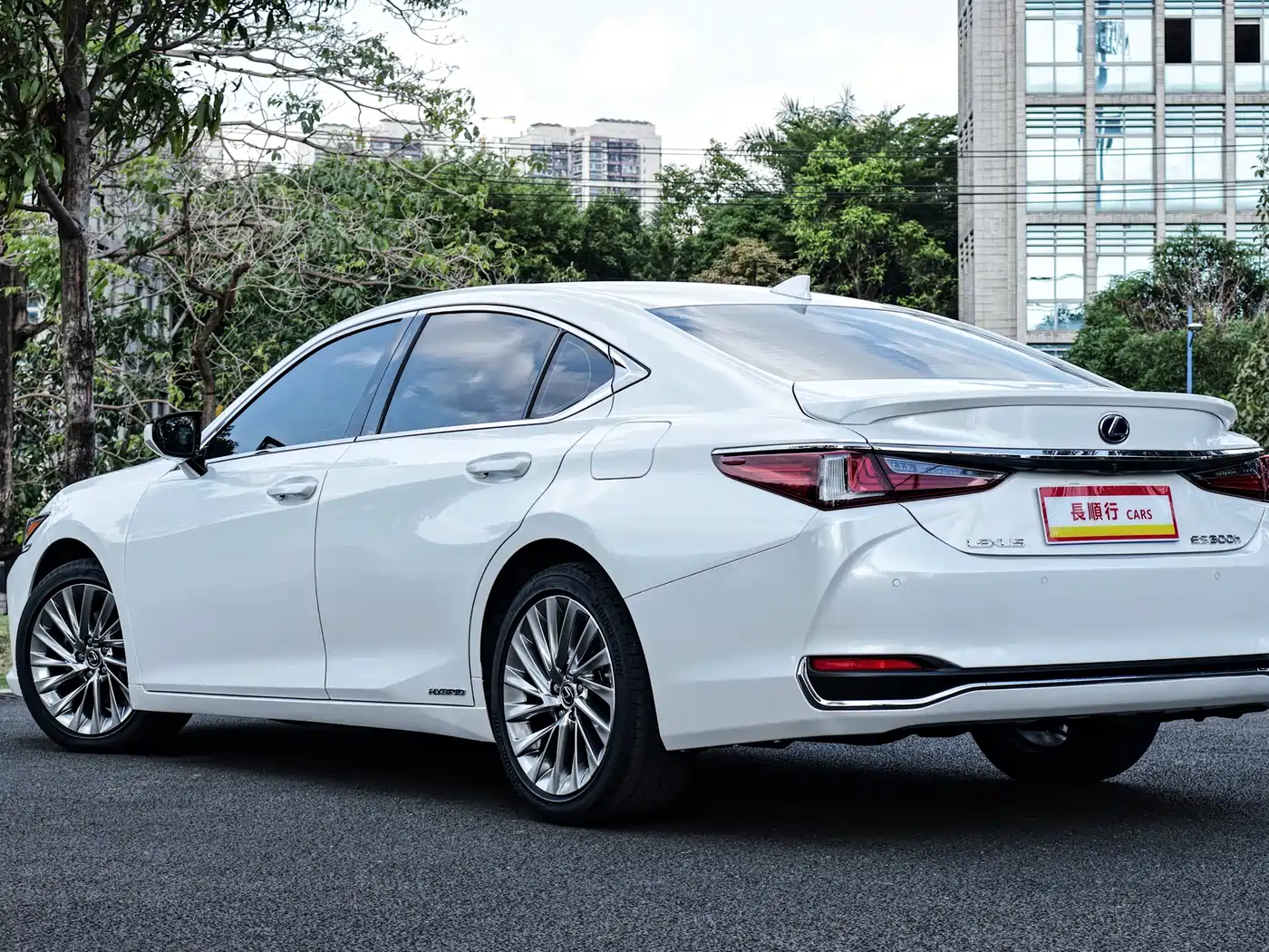 Lexus ES 2020 Model 300h Executive Edition фото 4