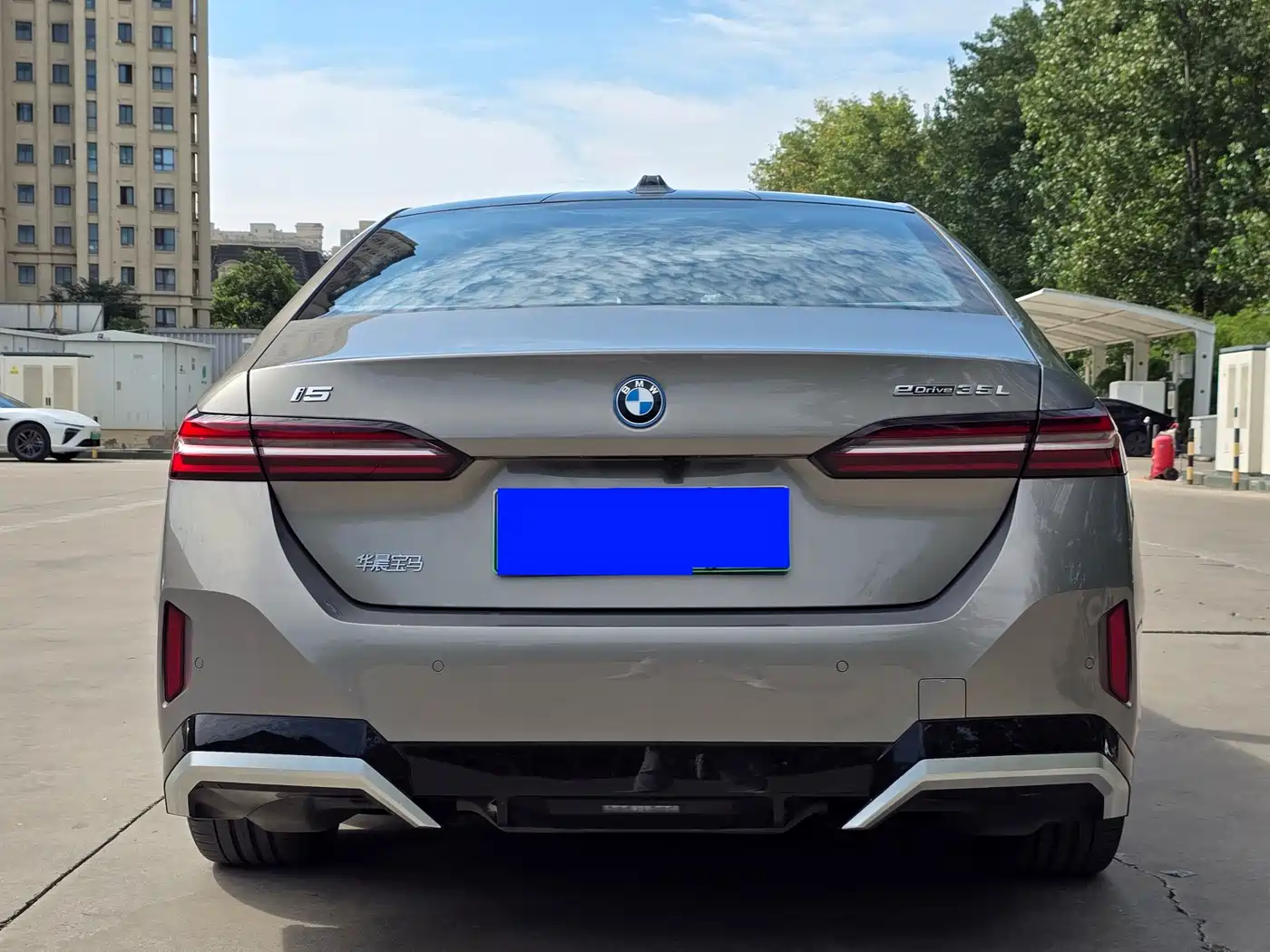 BMW i5 2024 2024 eDrive 35L Premium Model M Sport Package