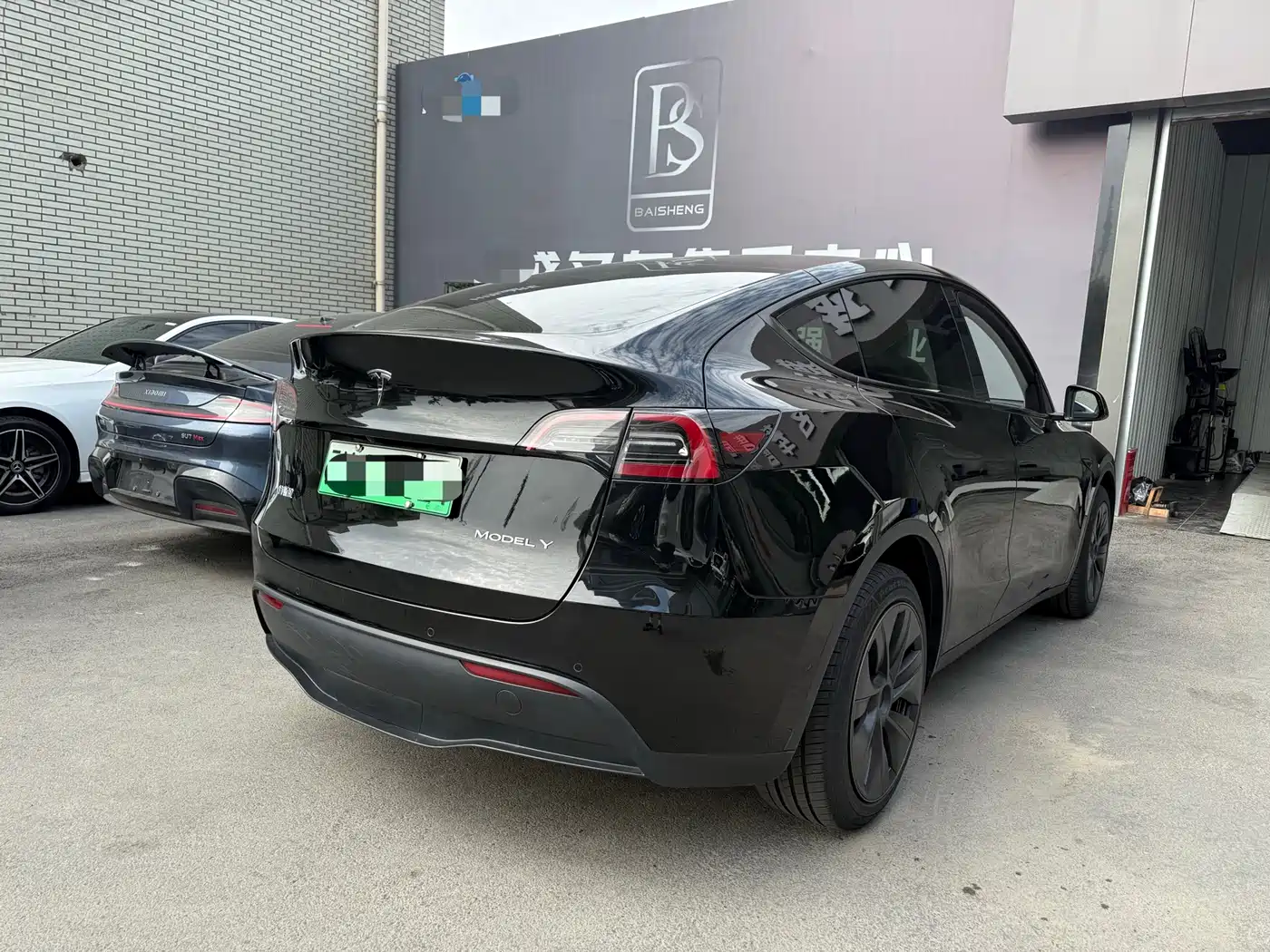 Tesla Model Y 2023 Long Range All-Wheel Drive Edition фото 8