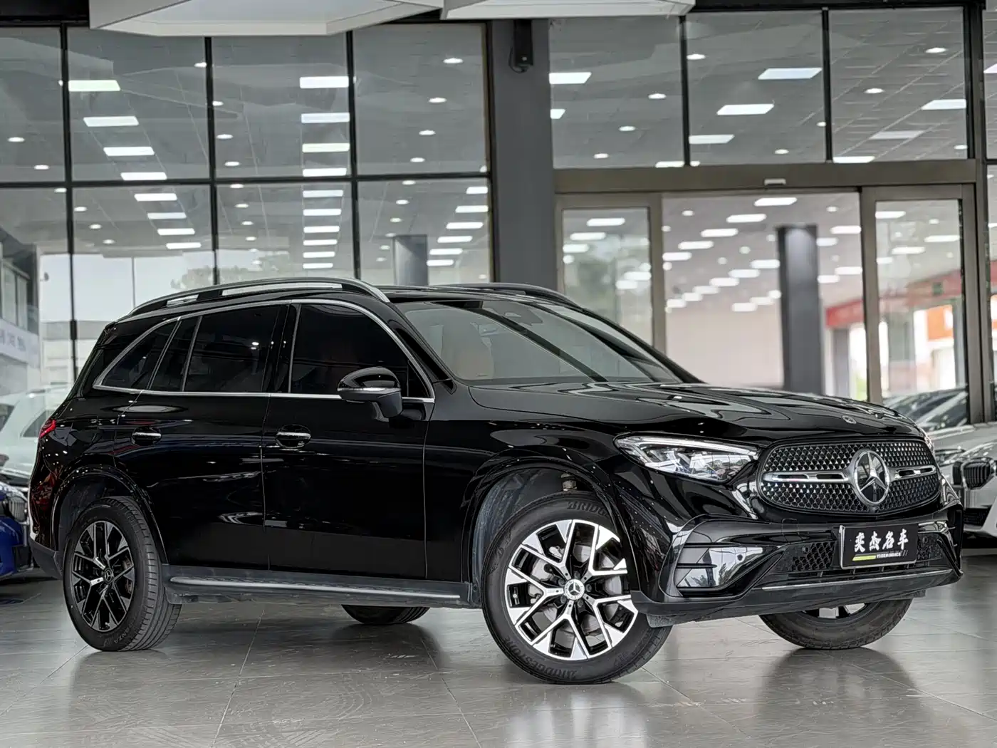 Mercedes-Benz GLC 2023 Facelift GLC 260 L 4MATIC Luxury 7-Seater фото 3