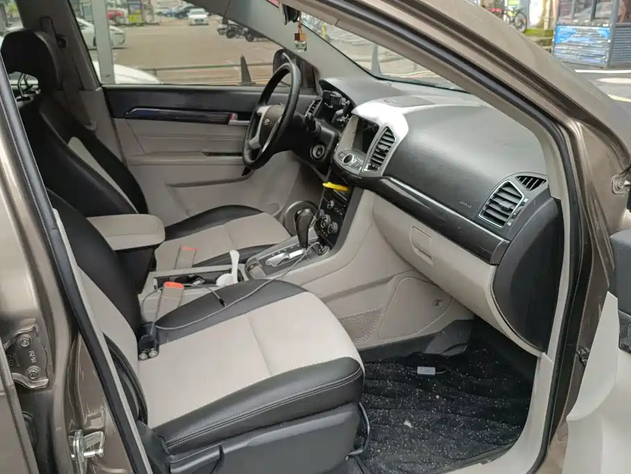 Chevrolet Captiva 2017 2015 2.4L 2WD Urban Edition 5-seater