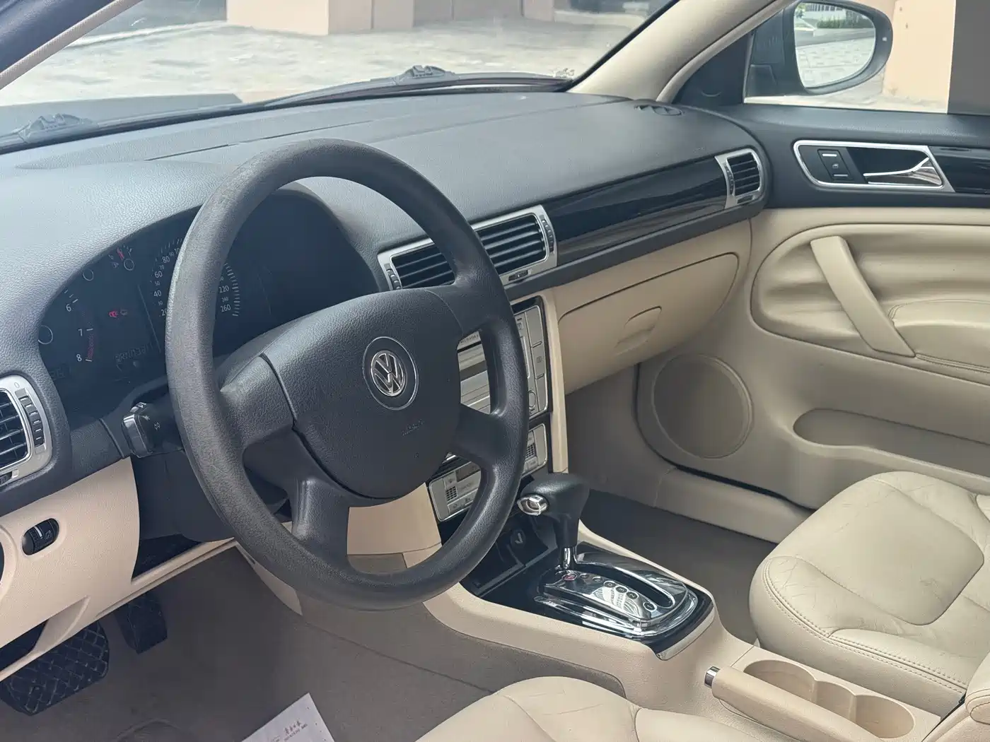 Volkswagen Passat Lingyu 2011 2009 2.0L MFI Automatic Premium