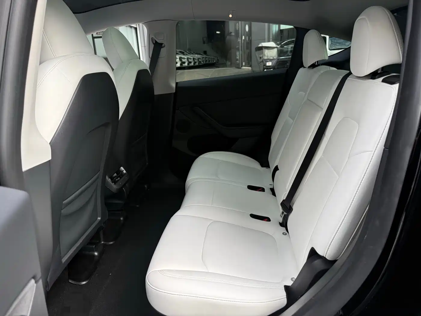 Tesla Model Y 2023 Long Range All-Wheel Drive Edition фото 6