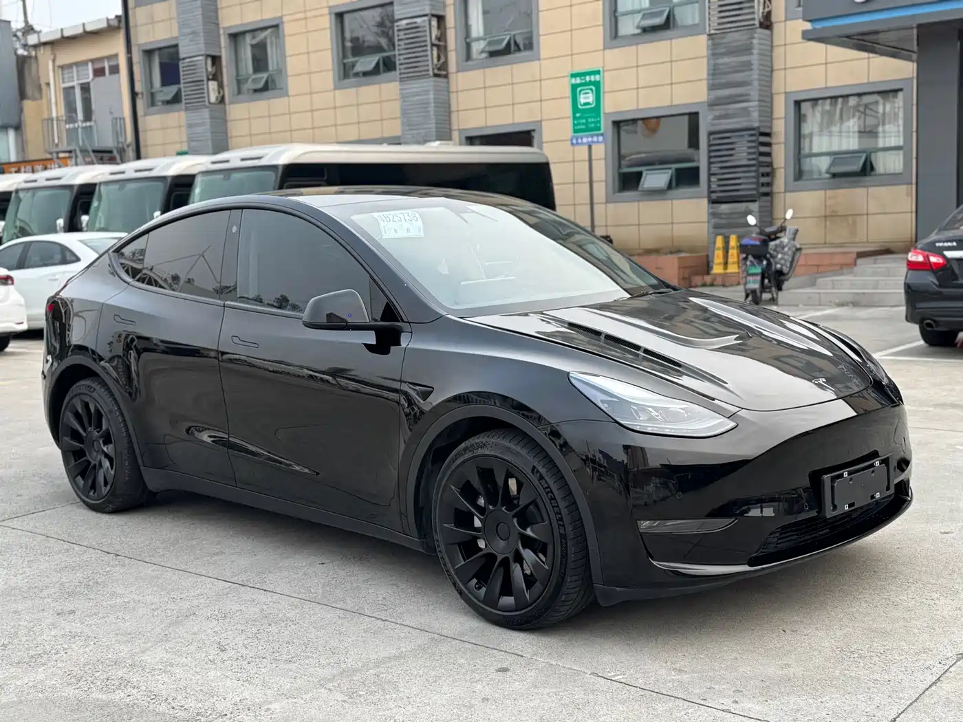 TESLA MODEL Y