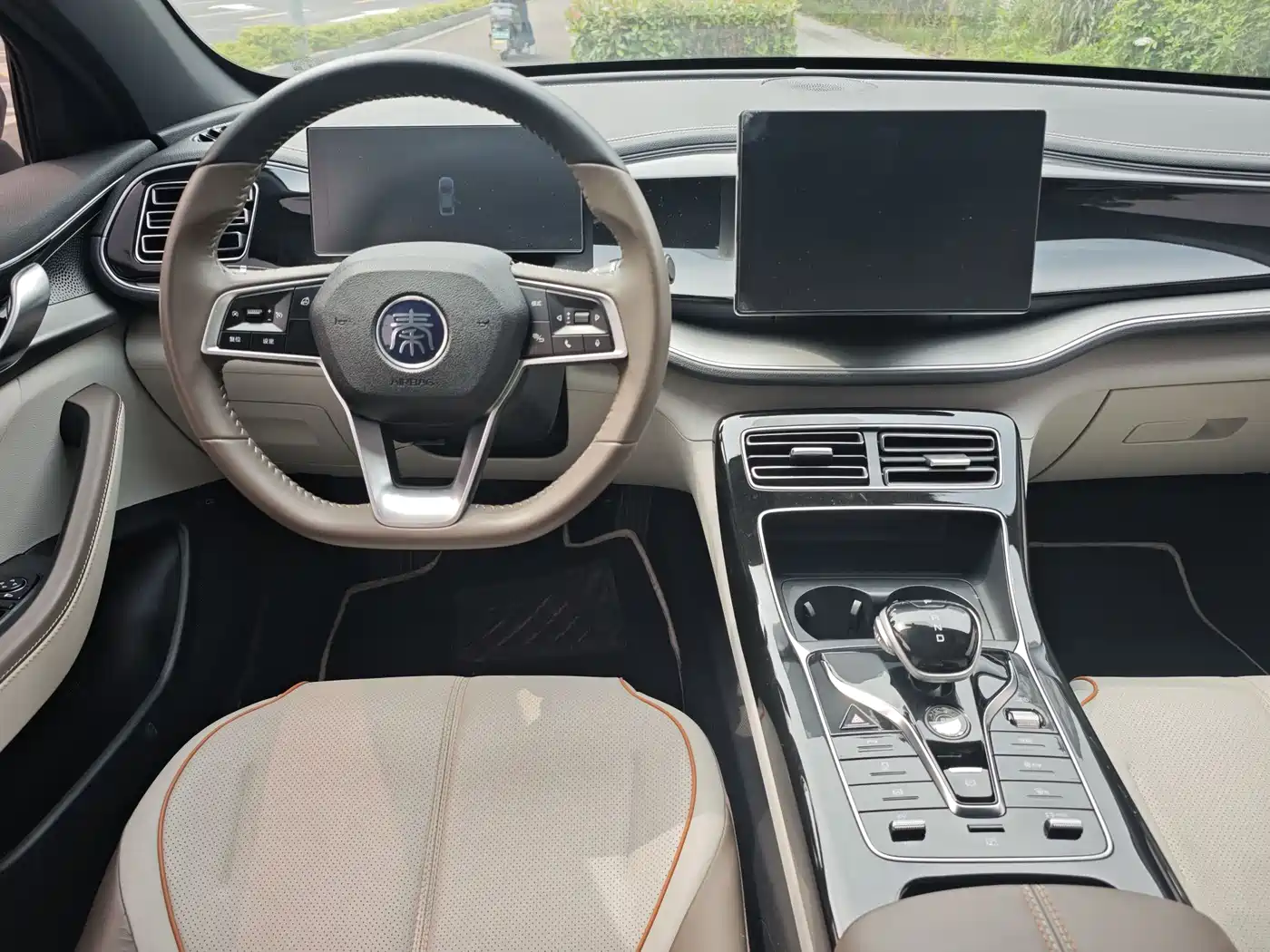 BYD Qin PLUS 2023 Champion Edition DM-i 120KM Leading Type фото 5