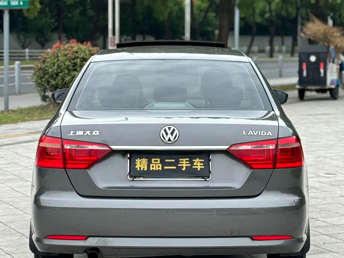 Volkswagen Lavida 2013 Facelift Classic 1.6L Automatic Comfort фото 6