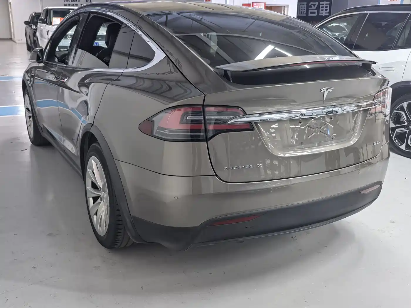 TESLA MODEL X