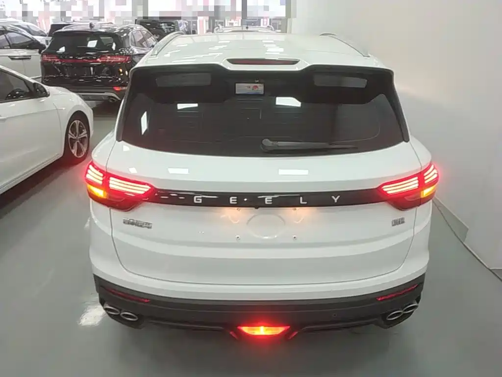 Фото 6 - Geely Binyue
