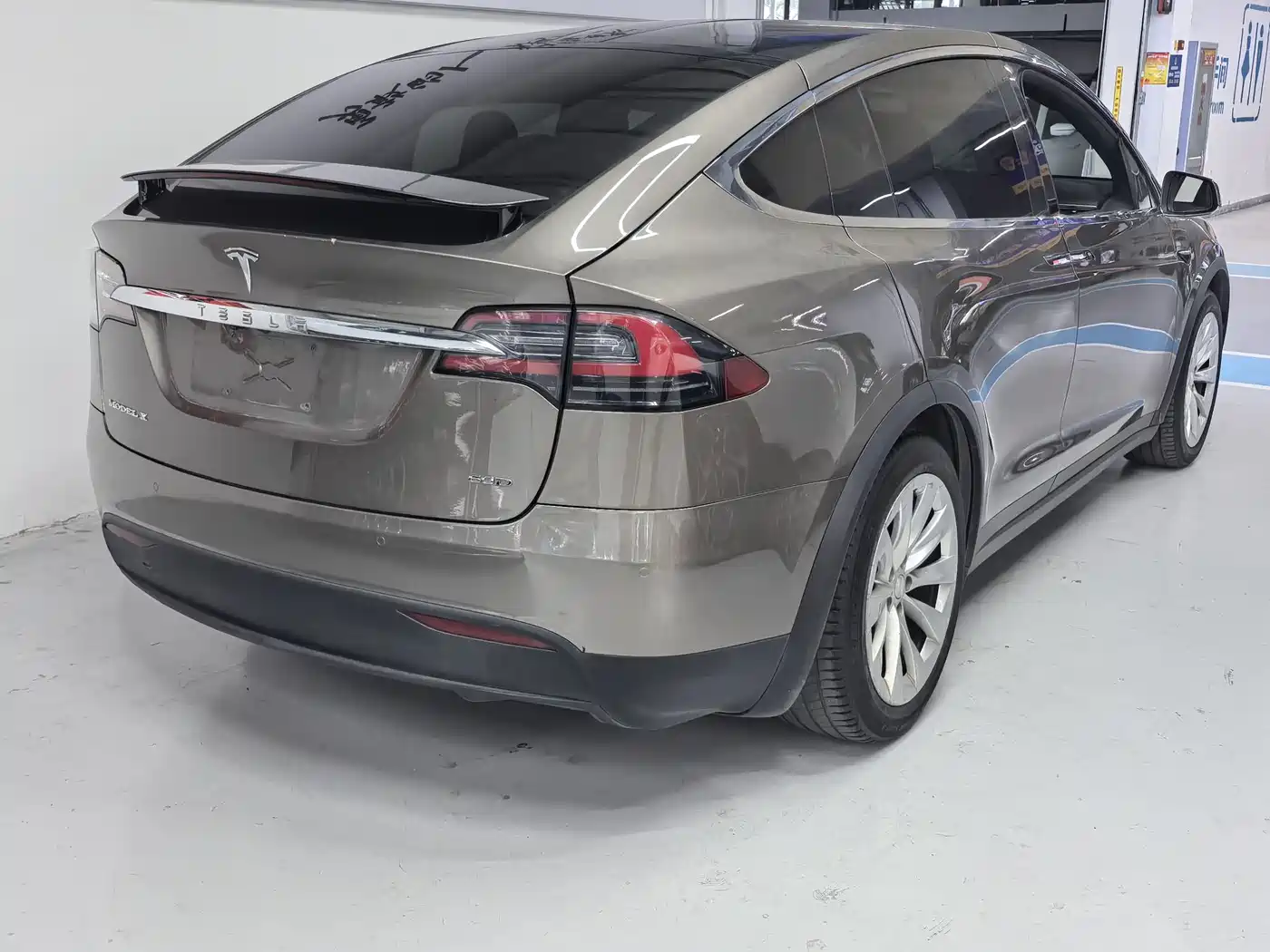 TESLA MODEL X