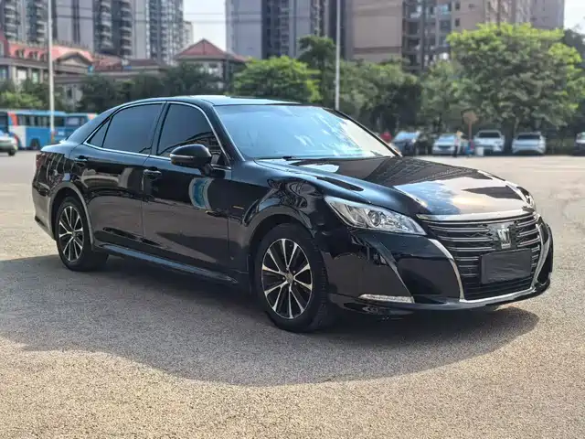 Toyota Crown 2018 2.0T Fashion Edition — фото 2
