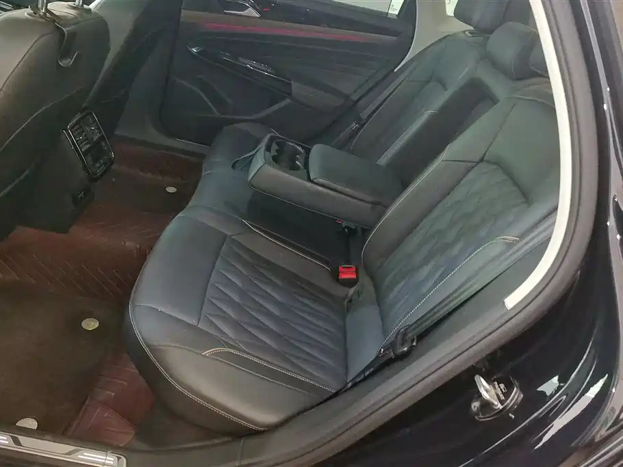 Volkswagen Passat 2019 330TSI Luxury Edition China VI фото 11