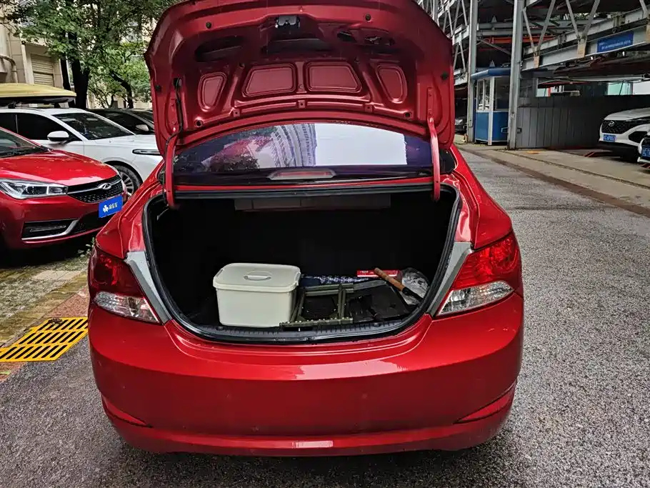 Hyundai Verna 2010 Sedan 1.4L Automatic Comfort GS фото 4