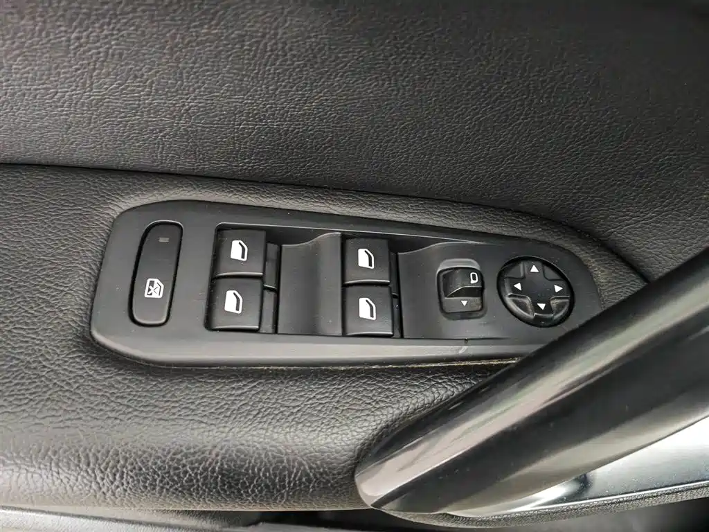 Peugeot 408 2016 1.6T Automatic Luxury Edition фото 9