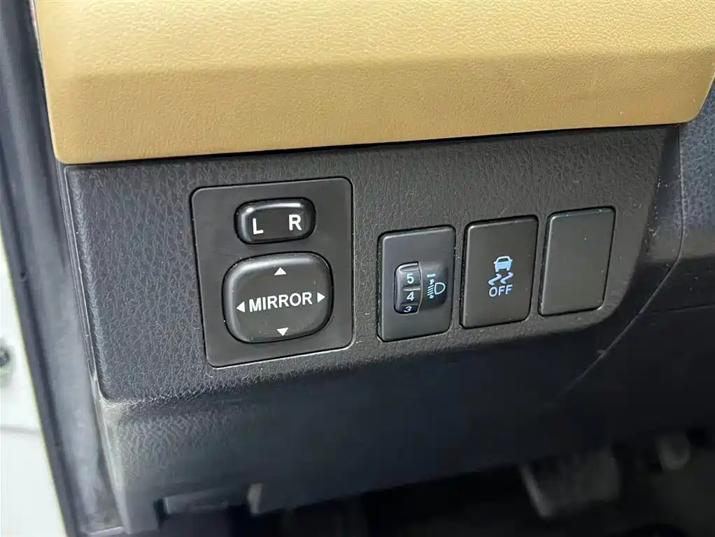 Toyota RAV4 Rongfang 2016 2.0L CVT 2WD Urban (China V) фото 6